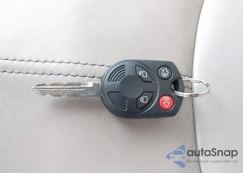 2010 Mercury Mariner Premier z USA, uszkodzony, nr VIN 4M2CN8HG2AKJ07405